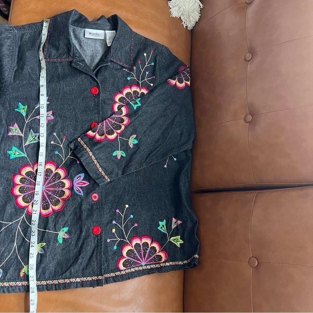 Units Women’s Sz 1X Embroidered Beaded Black Denim Floral Jacket Art To Wear - Picture 11 of 12
